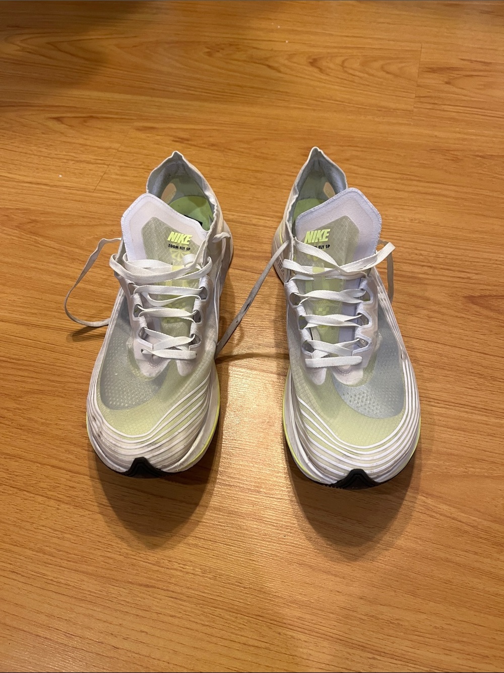 Nike Men's White and Lime Green Athletic Running Shoes